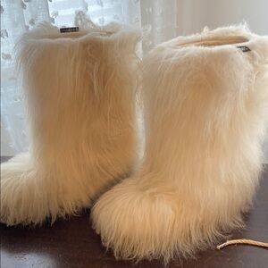 Cream and White Winter Rain Boots with Plush Fur
